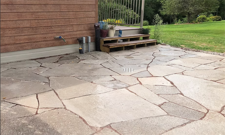 photo of patio made with Fond Du Lac oversized flagstone